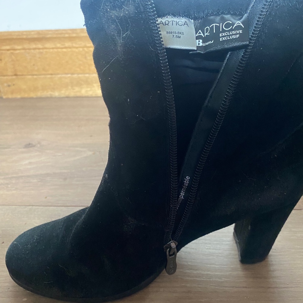 Ártica suede style boots 7.5